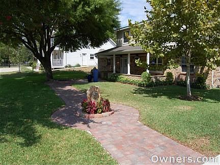 3rd image of 3019 N Saddlebrook Ln