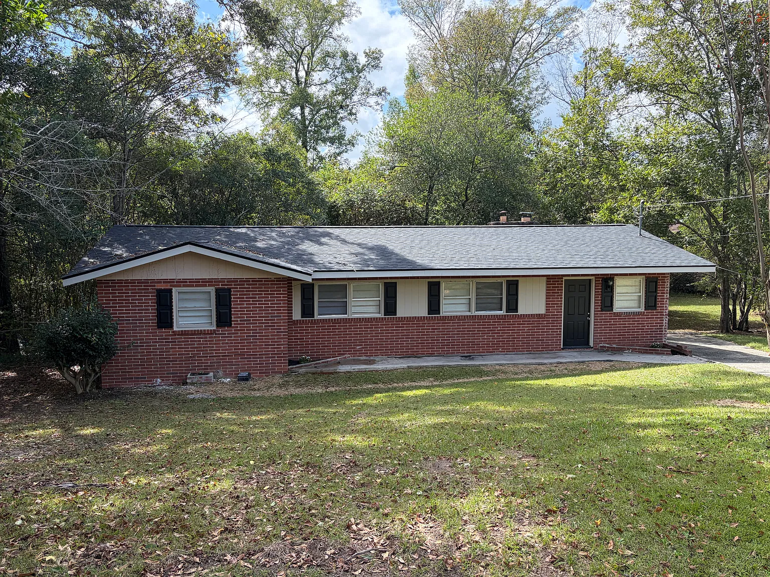 3 bed, 1356 sqft, $1,445 — Photo 1