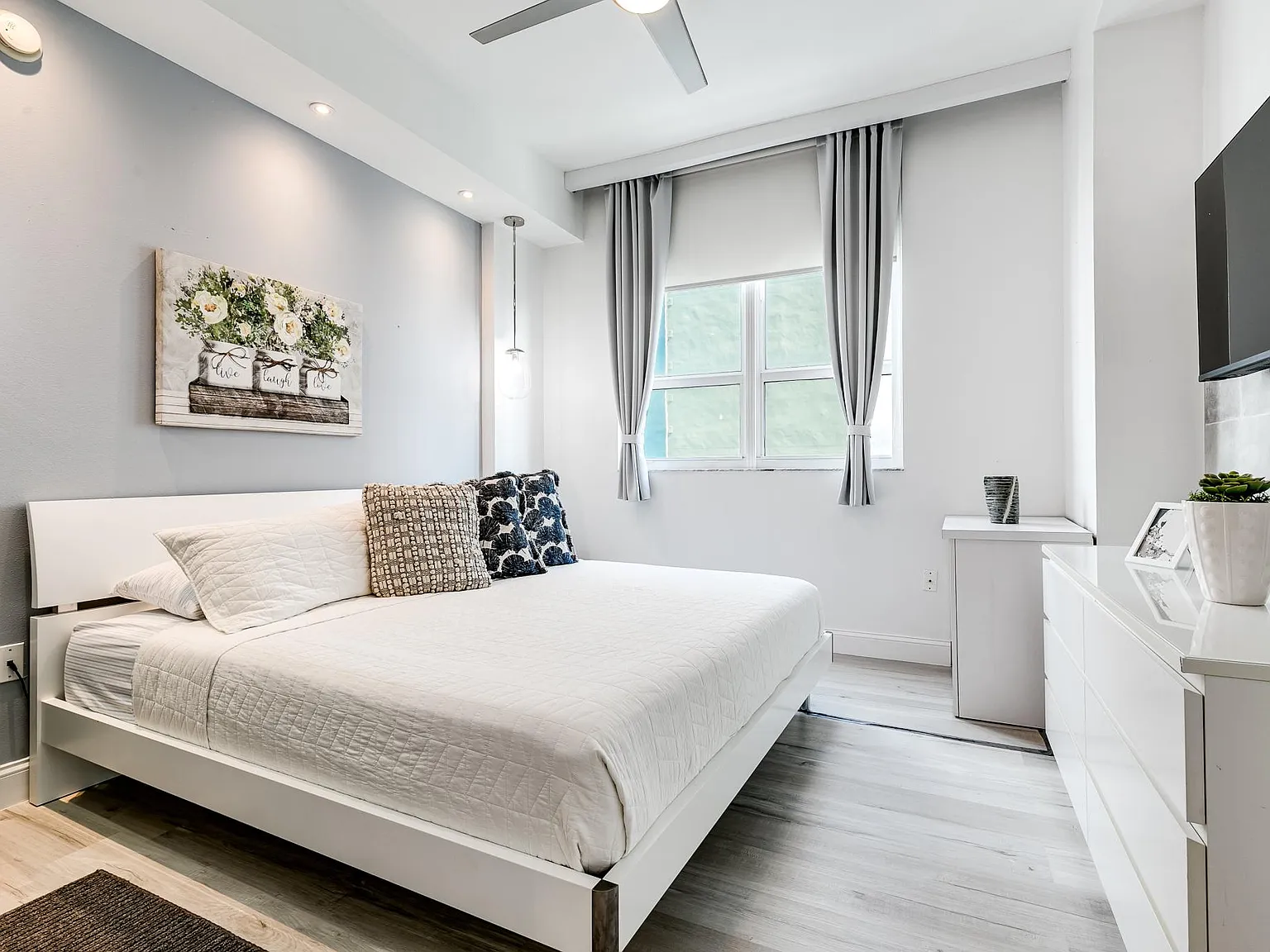 2 bed, 1078 sqft, $3,850 — Photo 2