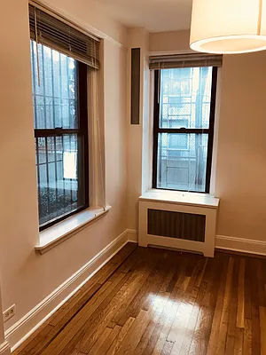 Rented by Metropolis Real Estate of Manhattan | media 59