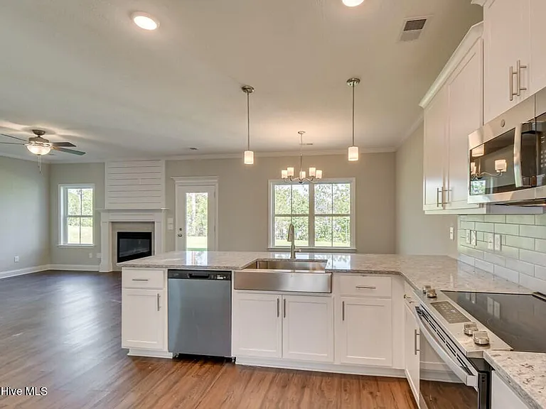7013 Kingburgh Ln — Photo 6