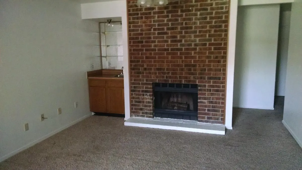 2 bed, 1050 sqft, $1,045 — Photo 2