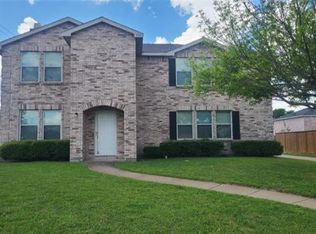 654 Pondview Dr, Cedar Hill, TX 75104