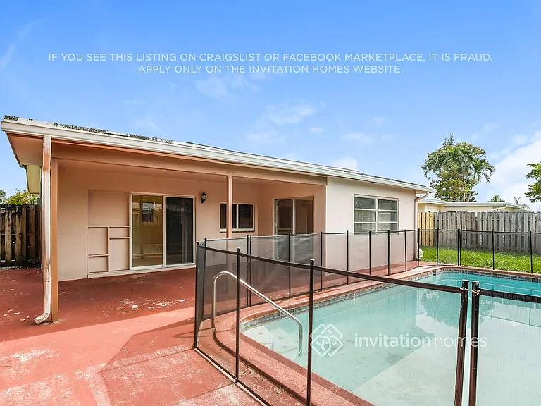 8407 NW 26th St — Photo 16