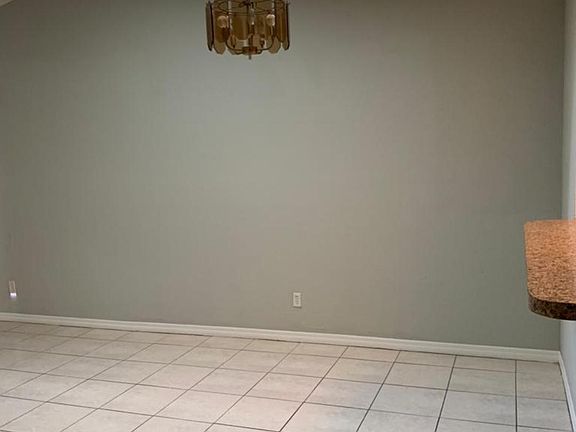 4th image of 10756 Ironstone Dr N