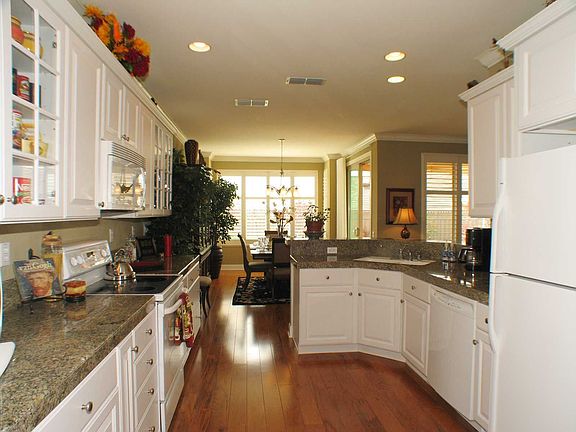 4th image of 2525 Woodacre Ln