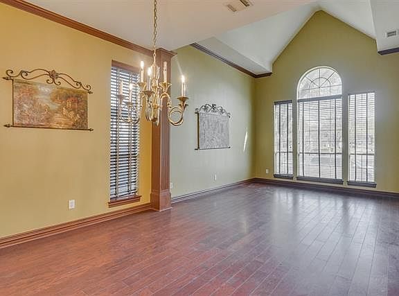 4th image of 936 Fountain Head Ln