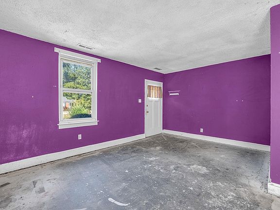 5th image of 18 Ridgeway Dr