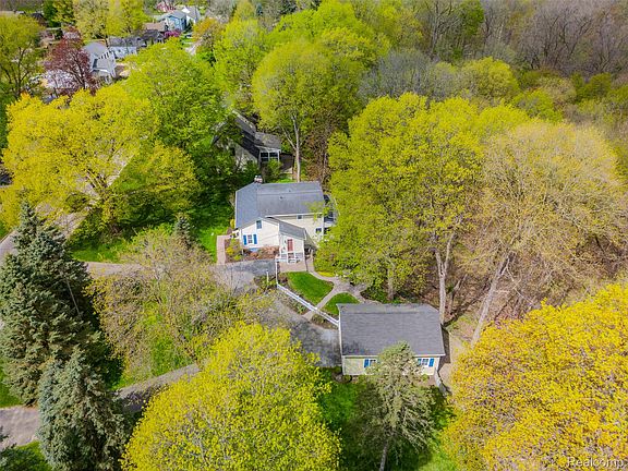 4th image of 1081 E Tienken Rd