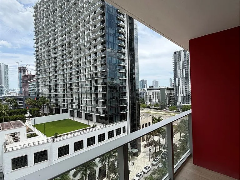 90 NE 32nd St #1012 — Photo 22