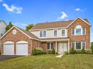1236 Sagebrush Trl, Cary, IL 60013