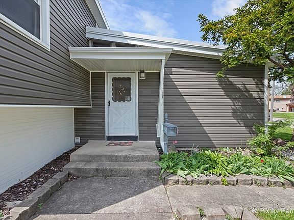 4th image of 376 Mission Ave