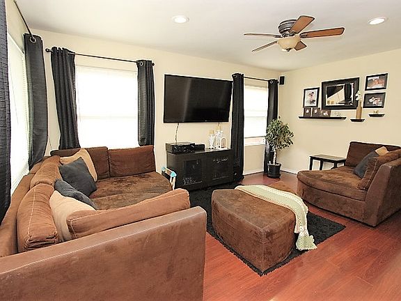 2nd image of 3504 Glade St