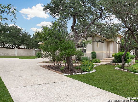3rd image of 24026 Stately Oaks