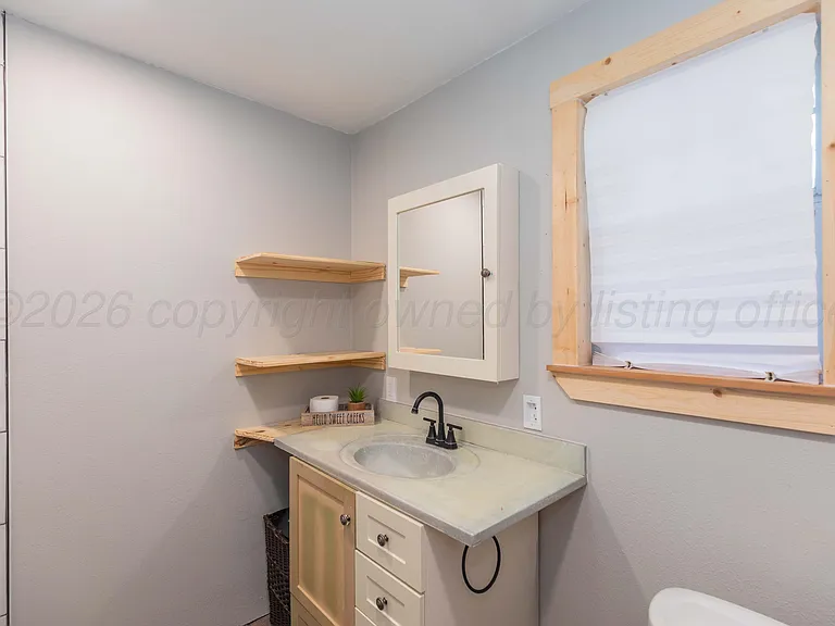 216 W 5th St — Photo 19