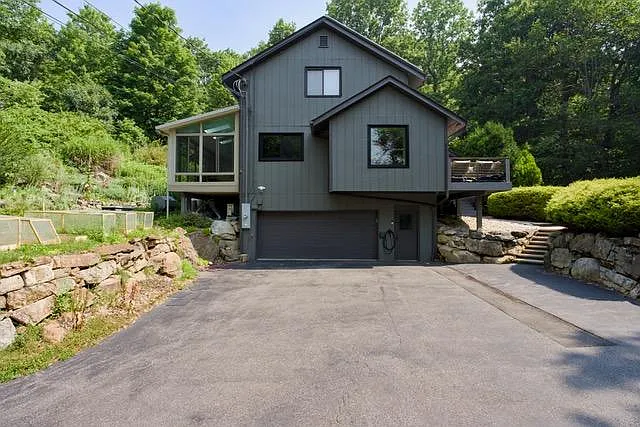329 Glen Rd — Photo 4