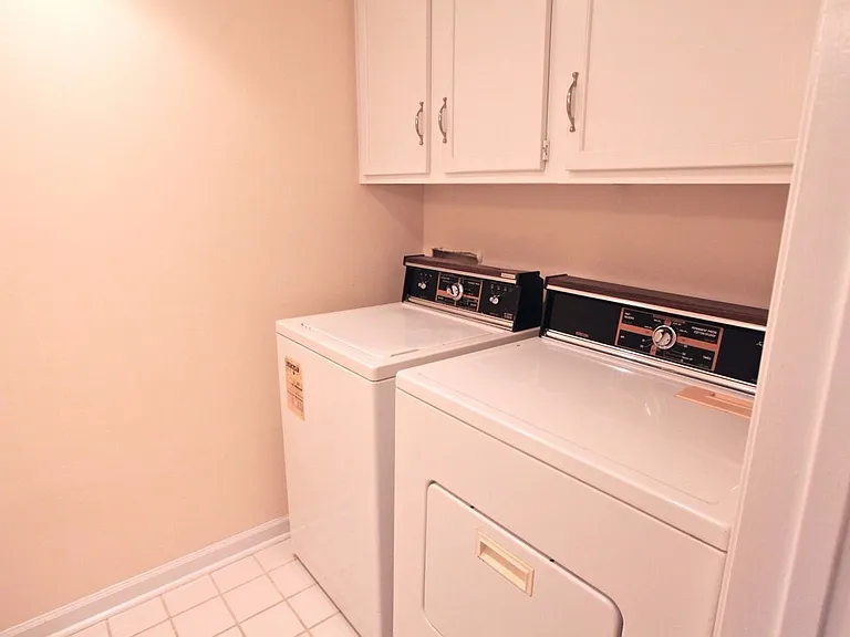 417 W 8th St #G — Photo 13