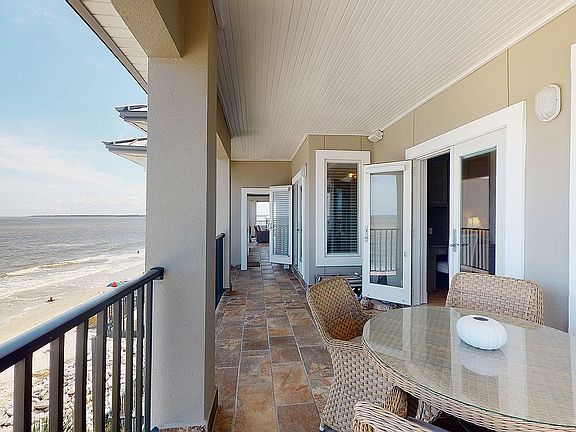 4th image of 1004 Beachview Dr #300
