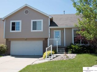 17251 Ruggles St, Omaha, NE 68116