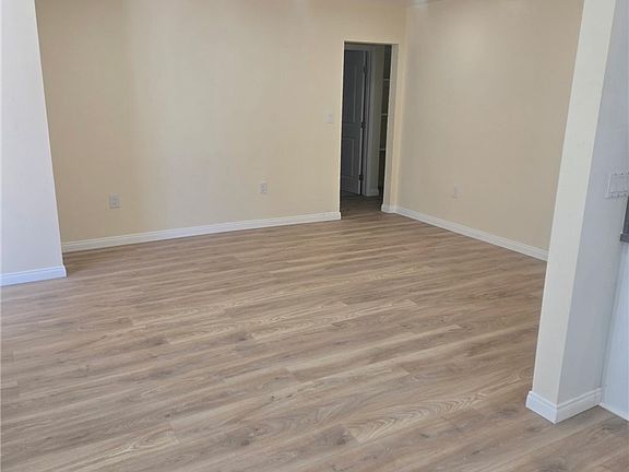 3rd image of 929 E Barbara Ave