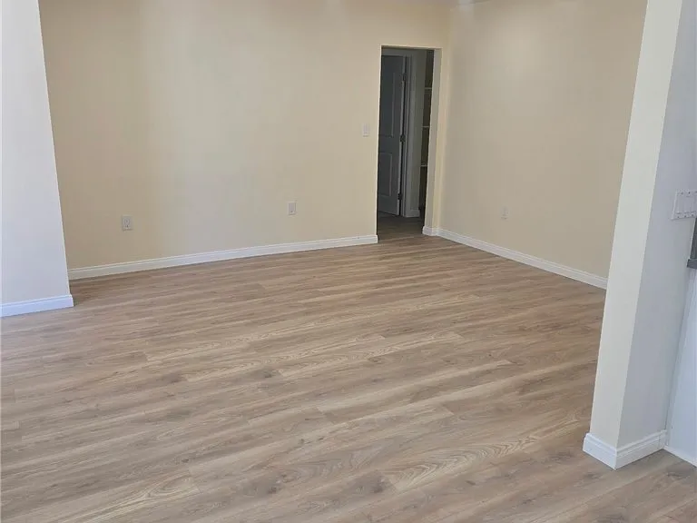 929 E Barbara Ave — Photo 3