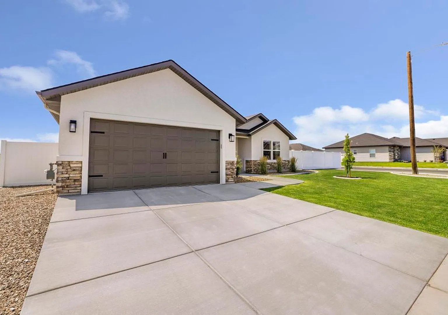 Better Than New: 4-Bed Vaulted Beauty for Rent | Twin Falls — Photo 2