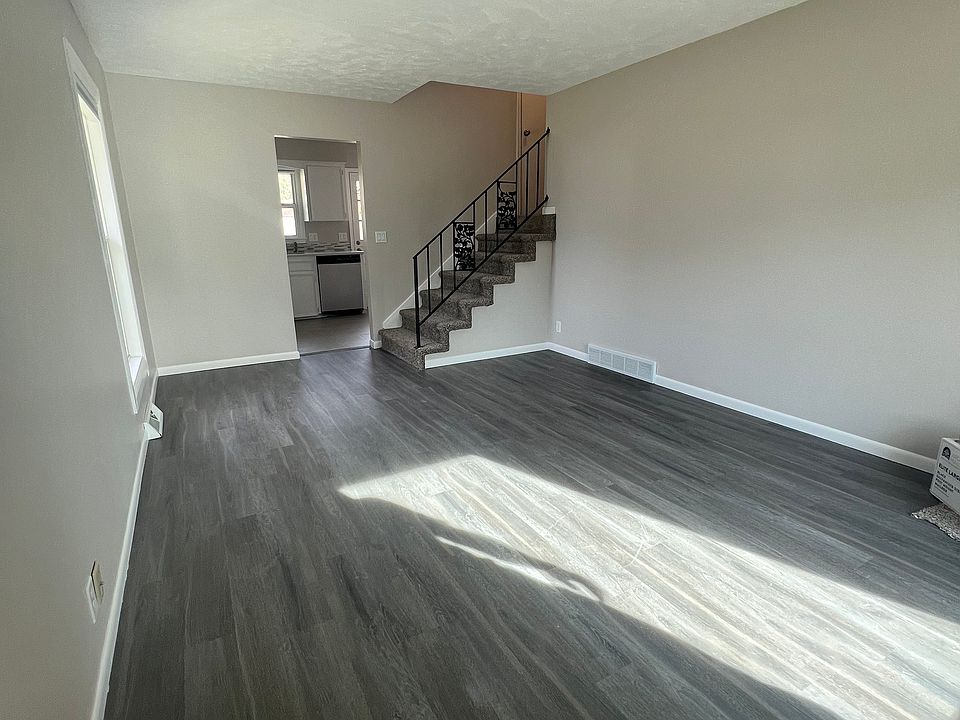 1st image of 5527 S 114th St #2