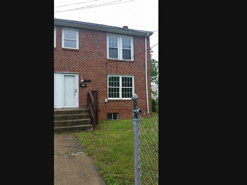 2nd image of 906 Myrick St
