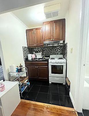 2nd image of 303 E 46th St APT 2F