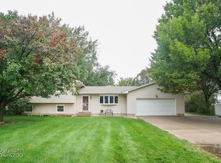1030 McMartin Ave, Grand Island, NE 68801