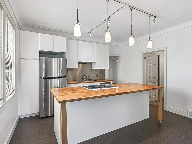 144 8th Ave S #1 — Photo 9