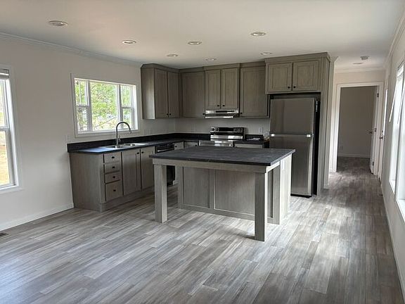 3rd image of 183 Plum Dr