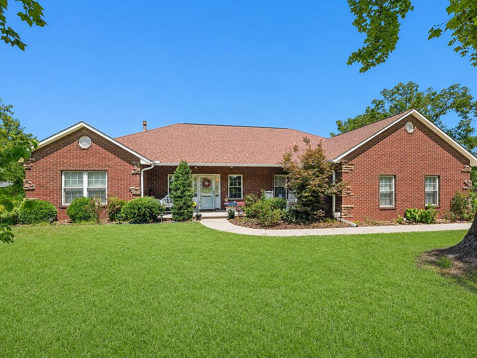 1st image of 204 Lakeshore Dr