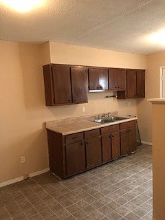 4th image of 8 E McKellar Ave