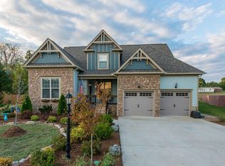 6739 Neville Dr, Ooltewah, TN 37363