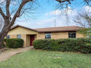 1810 Independence Ct, Grand Prairie, TX 75052