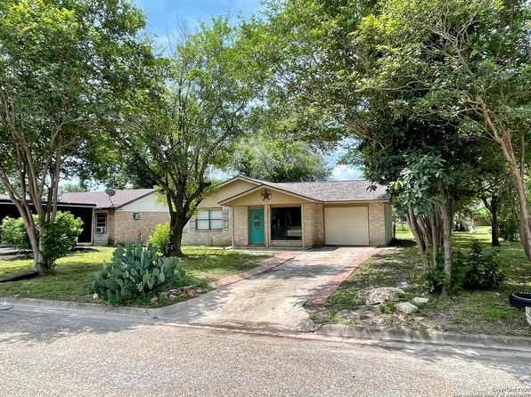 2207 20TH ST, Hondo, TX 78861