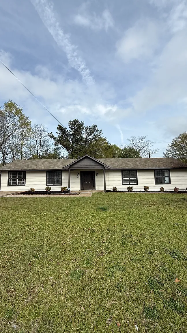 2348 Mack Rd photo 1