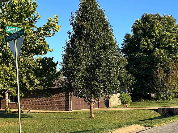 3rd image of 320 Springwood Dr