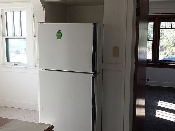 3rd image of 47 E Courtland Ave