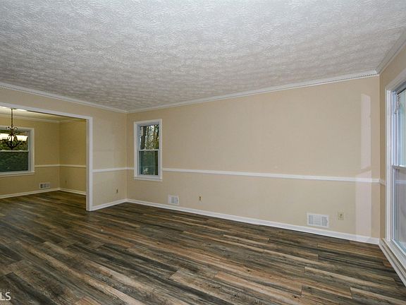 5th image of 2452 Flagsmoor Dr