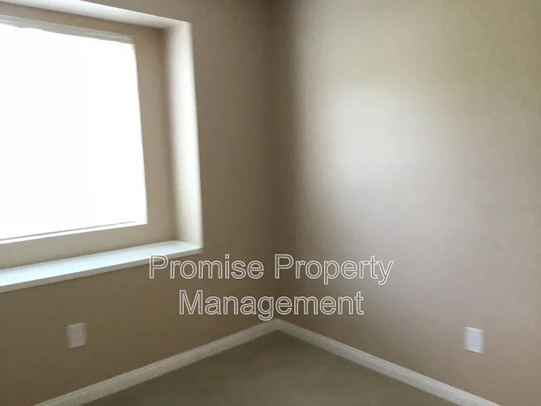 5247 Hubbert St — Photo 9