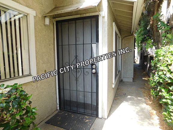 2nd image of 646 Ximeno Ave APT D