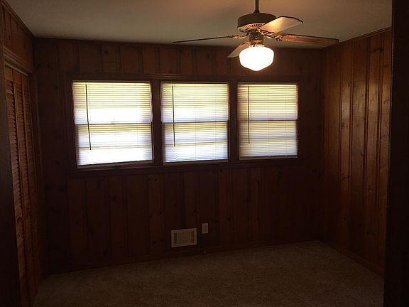 3rd image of 111 Lindsey Dr