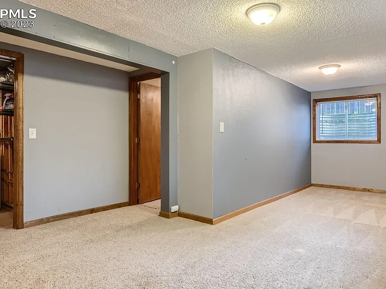 4890 W Old Farm Cir — Photo 5