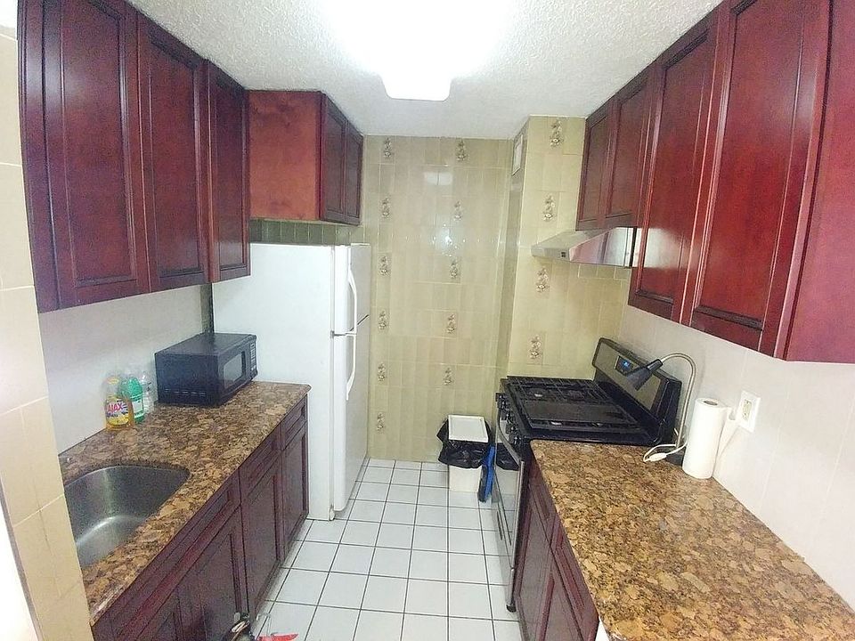 1st image of 60 Henry St Ofc 1
