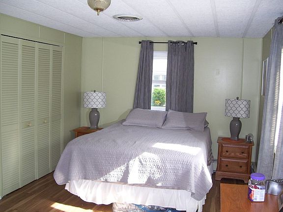 5th image of 2 Green Holly Dr