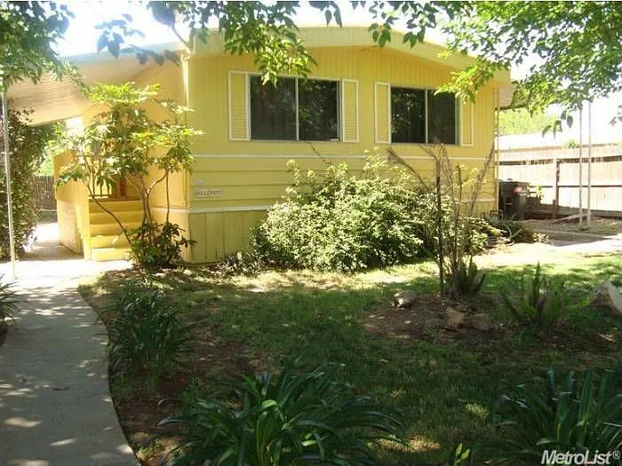 136 Dolphin Way photo 1