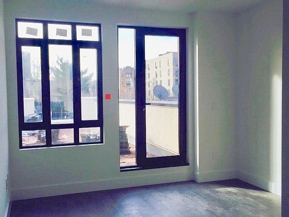 4th image of 609 Saint Johns Pl APT 4A