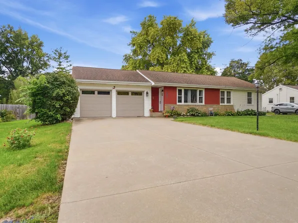 1322 E Valley Shore Dr, Peoria, IL 61615